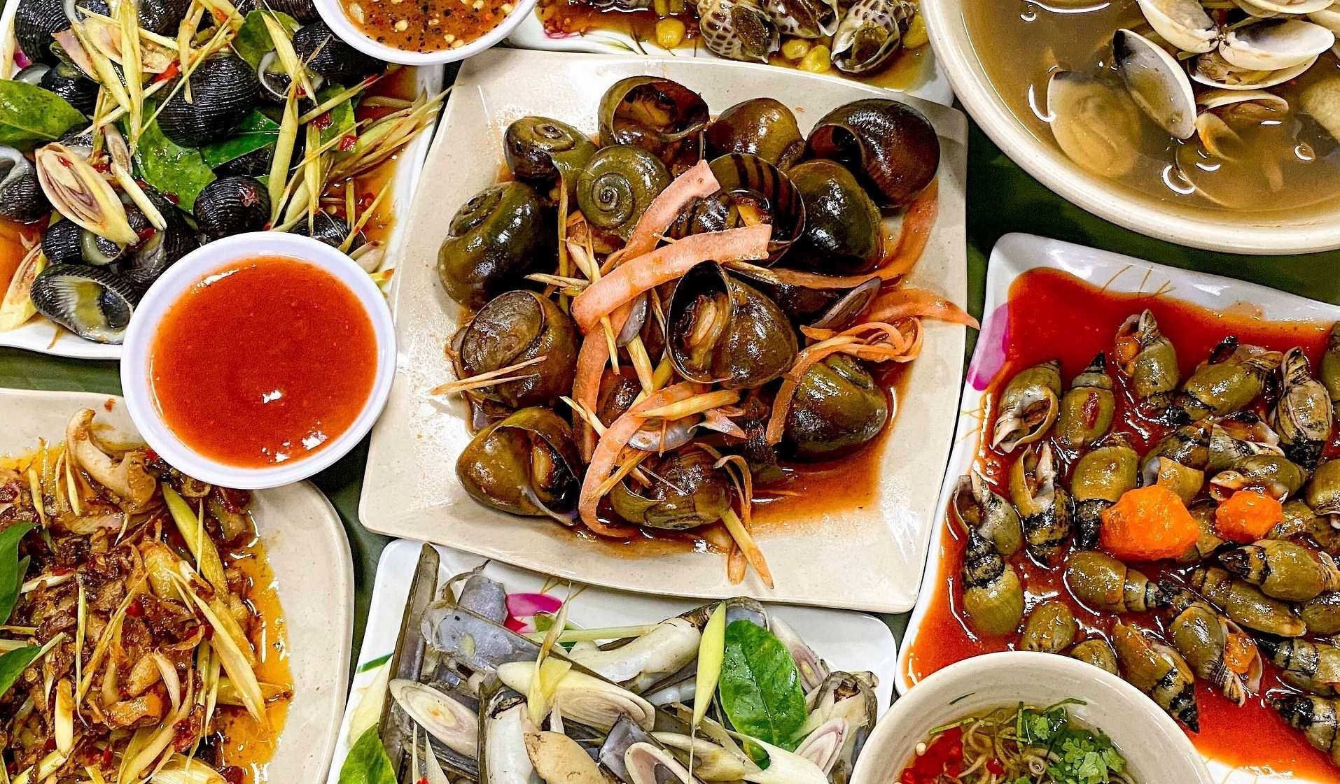 Ốc không chỉ là món ăn vặt thú vị mà còn là lựa chọn hoàn hảo cho những buổi tụ tập bạn bè hay gia đình